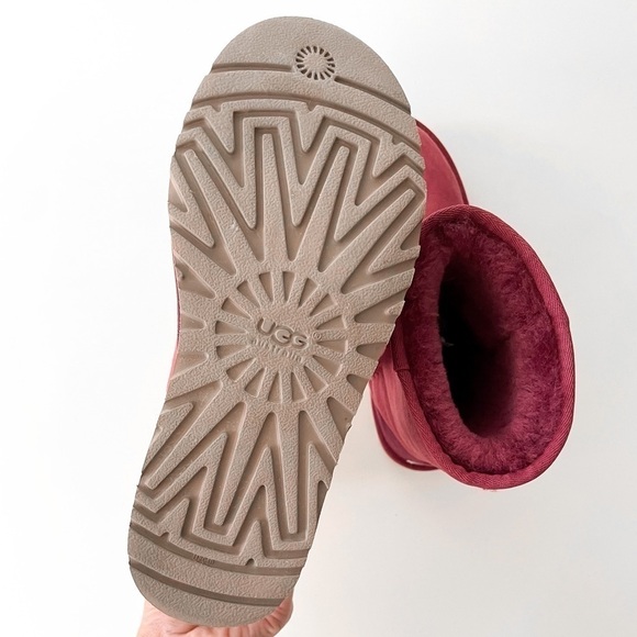 Ugg Australia Classic Short Boots - Picture 9 of 13